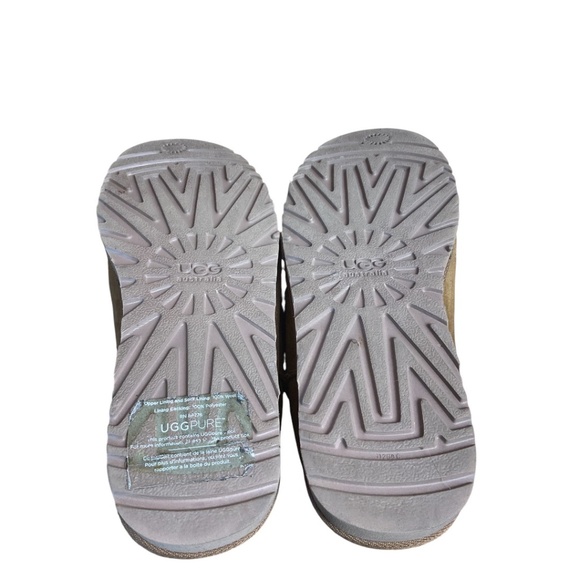 UGG Classic Slipper - Picture 6 of 8